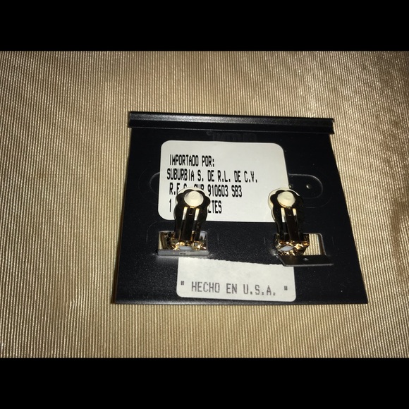 Vintage earrings clip on new made in USA in stock - Picture 4 of 4